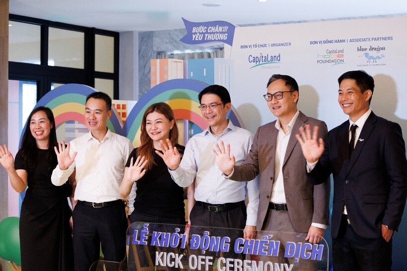 Ông Tan Wee Hsien, Tổng Giám đốc CapitaLand Development Việt Nam & Quốc tế cùng đại diện các bên tại Lễ Khởi động chiến dịch