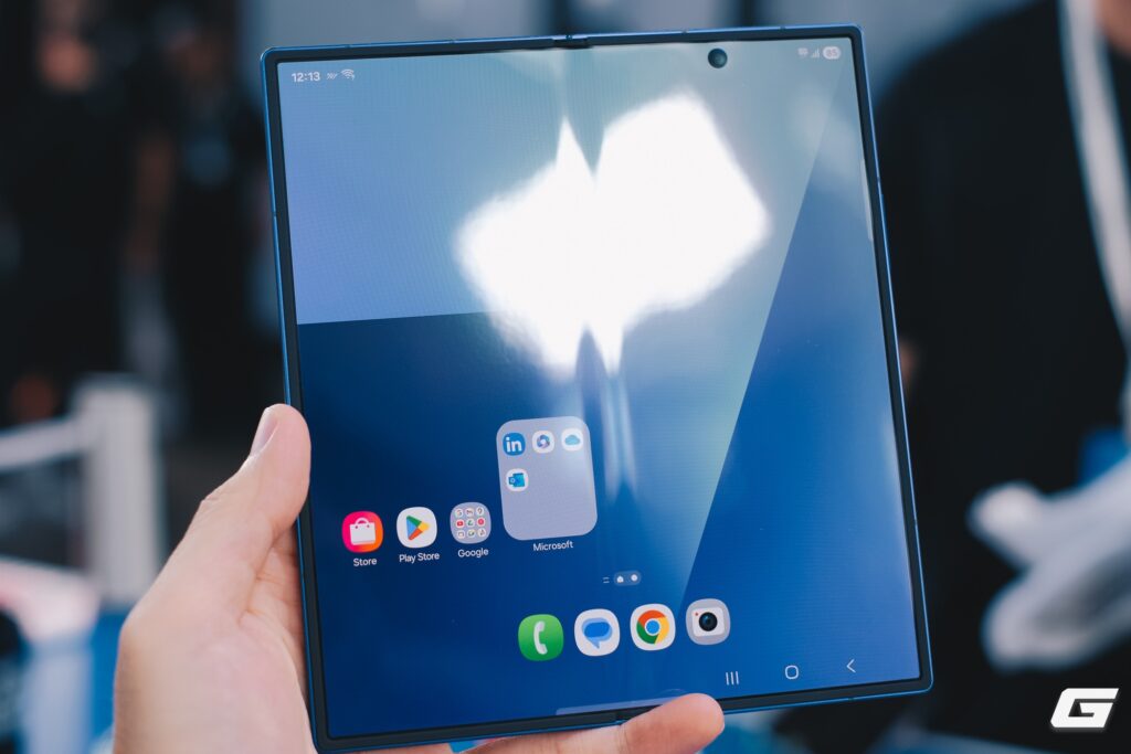 Vượt mặt Apple, Galaxy Z Fold8 sẽ là smartphone gập đầu tiên sở hữu màn hình "không nếp gấp"?- Ảnh 1.