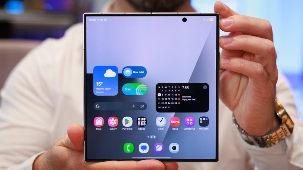 Phone Arena: Không mua Galaxy Z Fold7 cũng phải công nhận máy có 3 ưu điểm này- Ảnh 1.