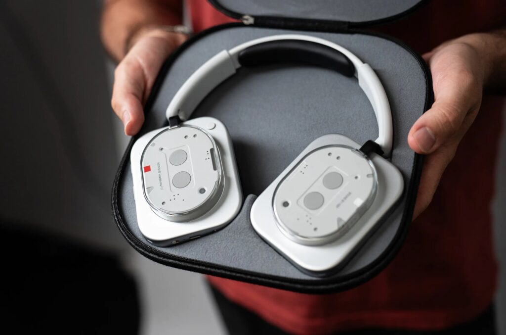 MKBHD đánh giá Nothing Headphone 1: Chất âm đáng tiền, có 1 điểm dùng "sướng" hơn hẳn Sony, Apple- Ảnh 1.