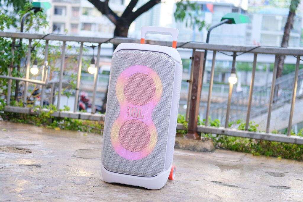 Đập hộp JBL PartyBox Stage 320 phiên bản trắng: Cú twist thời thượng cho dòng loa tiệc- Ảnh 1.