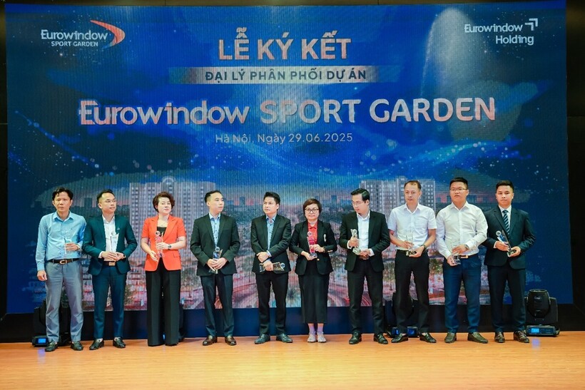 Lễ ký kết đại lý phân phối dự án Eurowindow Sport Garden thể hiện định hướng hợp tác lâu dài, bền vững giữa chủ đầu tư, đơn vị phát triển dự án Eurowindow Holding và các đối tác chiến lược