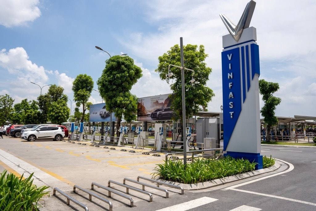 Ông Phạm Nhật Vượng và hành trình xây "mạch máu" cho xe điện trên khắp Việt Nam- Ảnh 1.