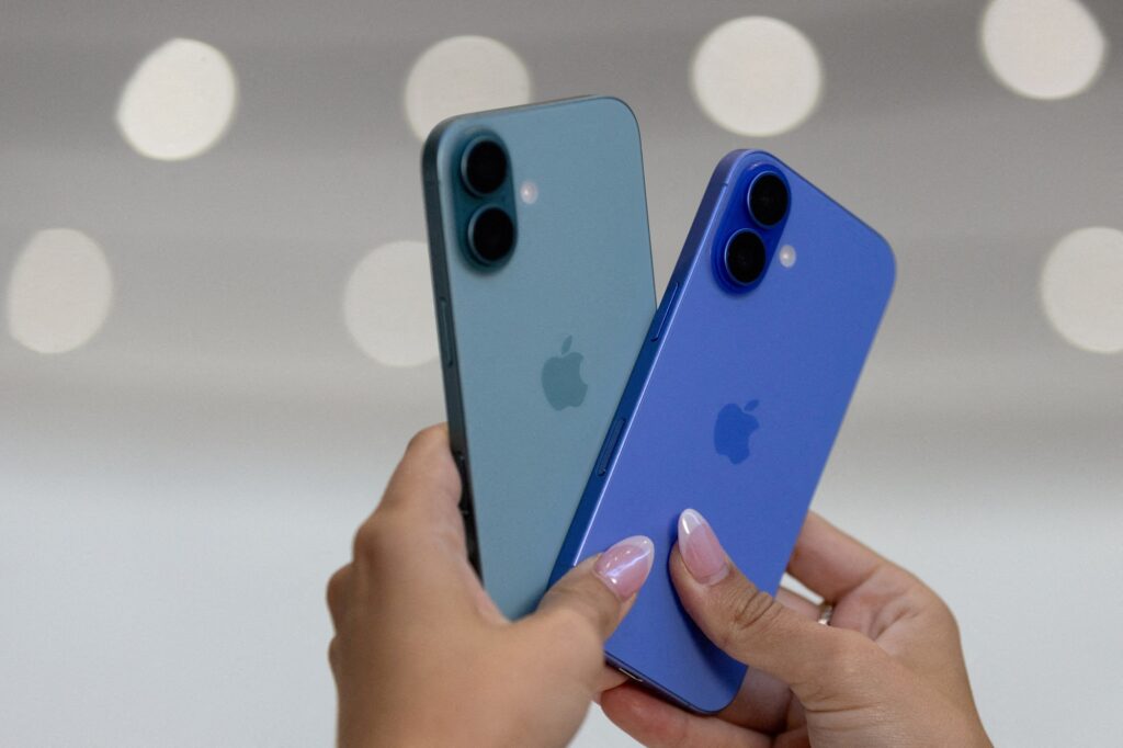 Apple thực sự là công ty phần mềm: Doanh số iPhone không đổi sau 9 năm, mảng dịch vụ mới là "cỗ máy in tiền"- Ảnh 1.