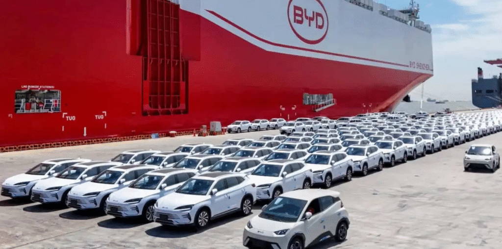 Chuyện gì đang xảy ra với BYD: Vốn hóa bốc hơi 45 tỷ USD chỉ trong vài tháng, vị thế 'vua xe điện' Trung Quốc lung lay- Ảnh 1.