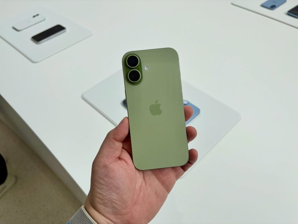 iPhone 17 siêu rẻ, được trợ giá chỉ còn 17,5 triệu đồng nhưng người dùng không dám mua- Ảnh 1.