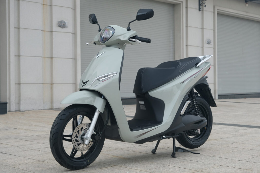VinFast ra mắt 3 mẫu xe máy điện 2 pin mới, có thể tháo rời, giá từ 25,9 triệu đồng- Ảnh 1.
