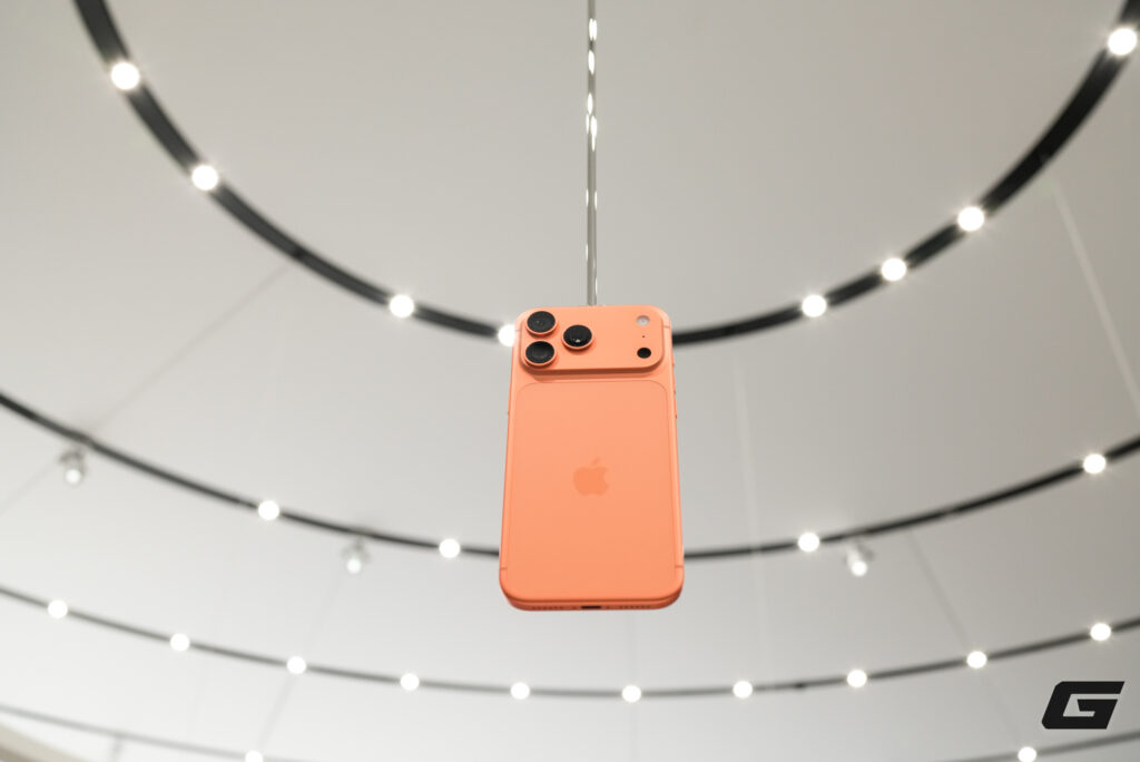 Trên tay iPhone 17 Pro Max tại Mỹ: Camera nâng cấp lớn, bộ ba chip mới A19 Pro + N1 + C1X, pin trâu nhất lịch sử nhưng phải đánh đổi dày và nặng hơn, giá tại Việt Nam cũng cao hơn- Ảnh 1.