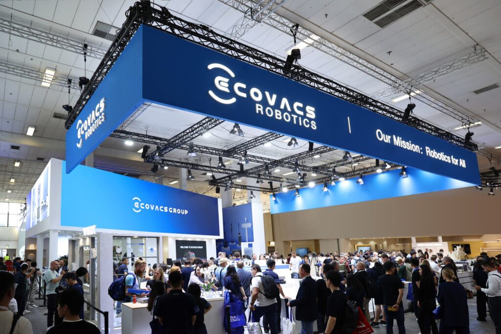 ECOVACS giới thiệu DEEBOT X11 với công nghệ PowerBoost mới, mở rộng danh mục robot dịch vụ tại IFA 2025- Ảnh 1.