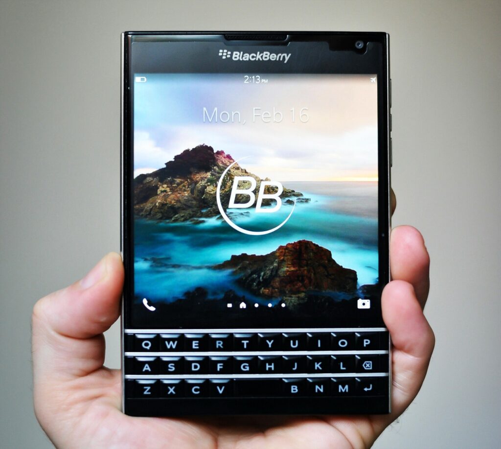 BlackBerry Passport được hồi sinh với ruột Android 14, chip Helio G99, thêm camera 50MP, giá chắc sẽ không rẻ- Ảnh 1.