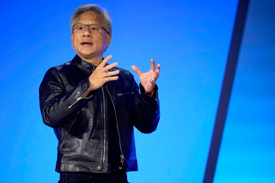 Jensen Huang: AI sẽ khiến con người bận rộn hơn trong tương lai, không phải rảnh rỗi- Ảnh 1.